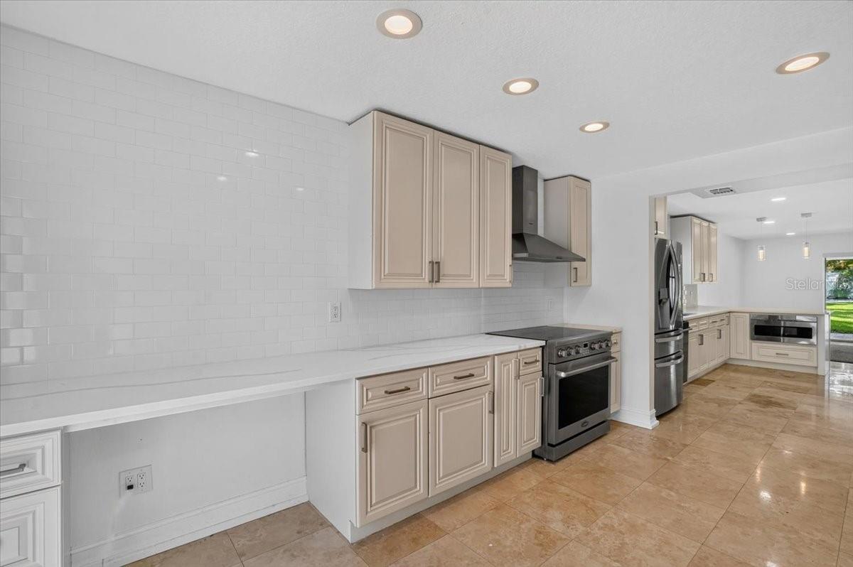 1709 ANASTASIA Way ST PETERSBURG, FL 33712