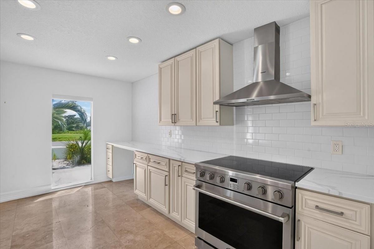 1709 ANASTASIA Way ST PETERSBURG, FL 33712