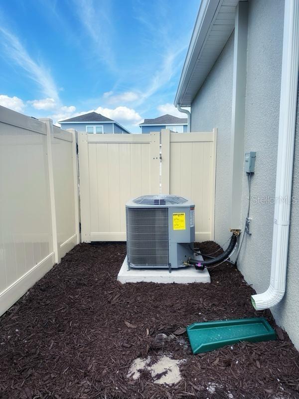 2639 CANDIED APPLE Aly KISSIMMEE, FL 34744