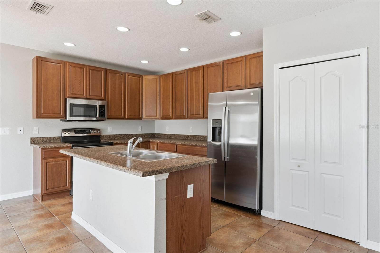 1038 SUFFRAGETTE Cir HAINES CITY, FL 33844