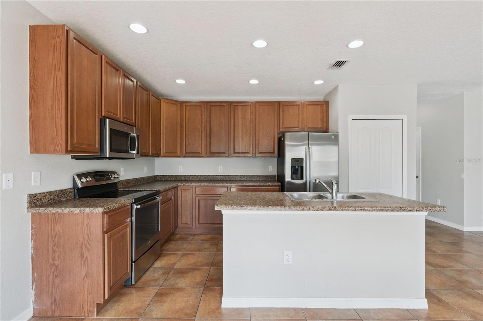 1038 SUFFRAGETTE Cir HAINES CITY, FL 33844