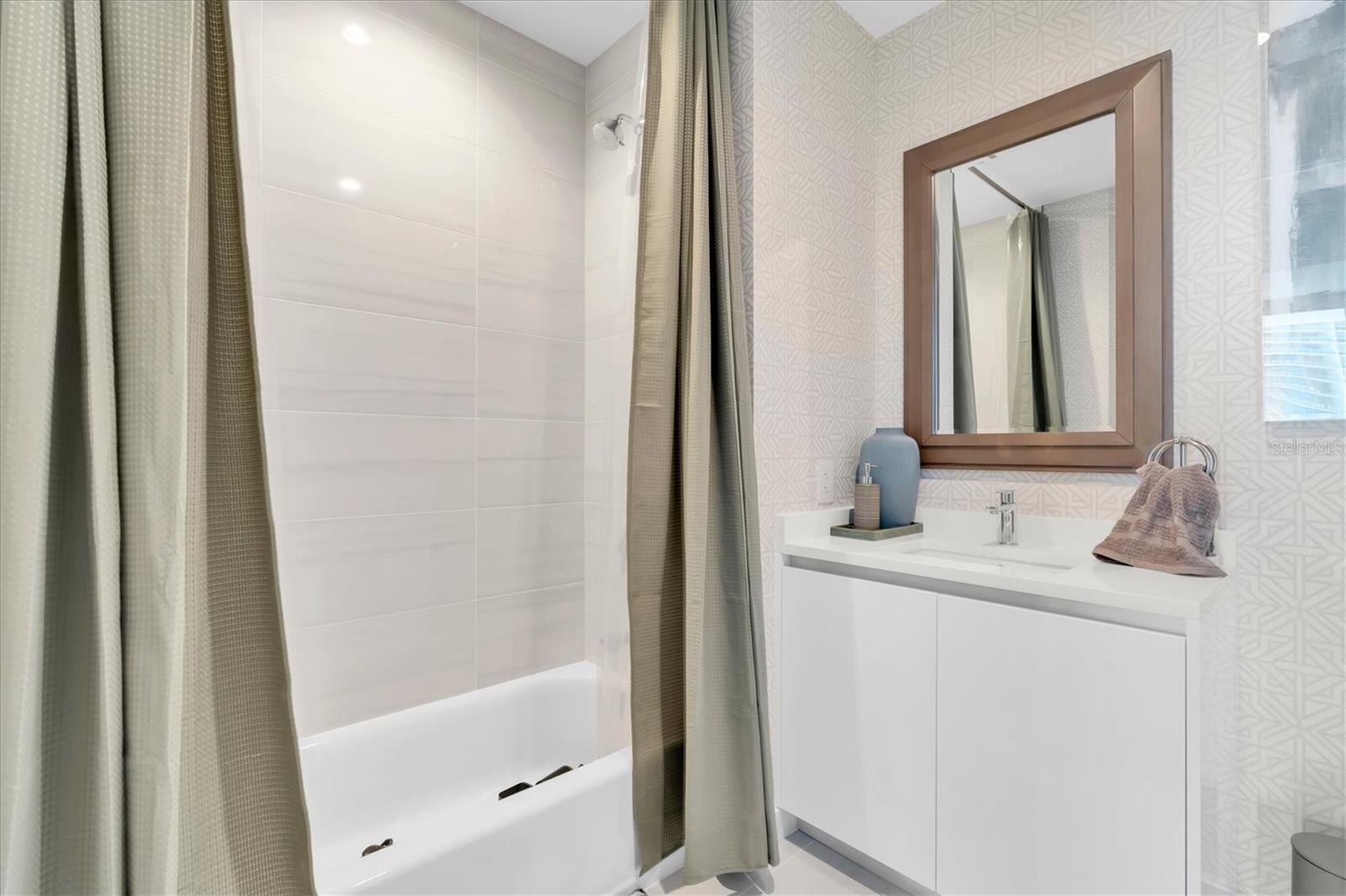 400 CENTRAL Ave #2005 ST PETERSBURG, FL 33701