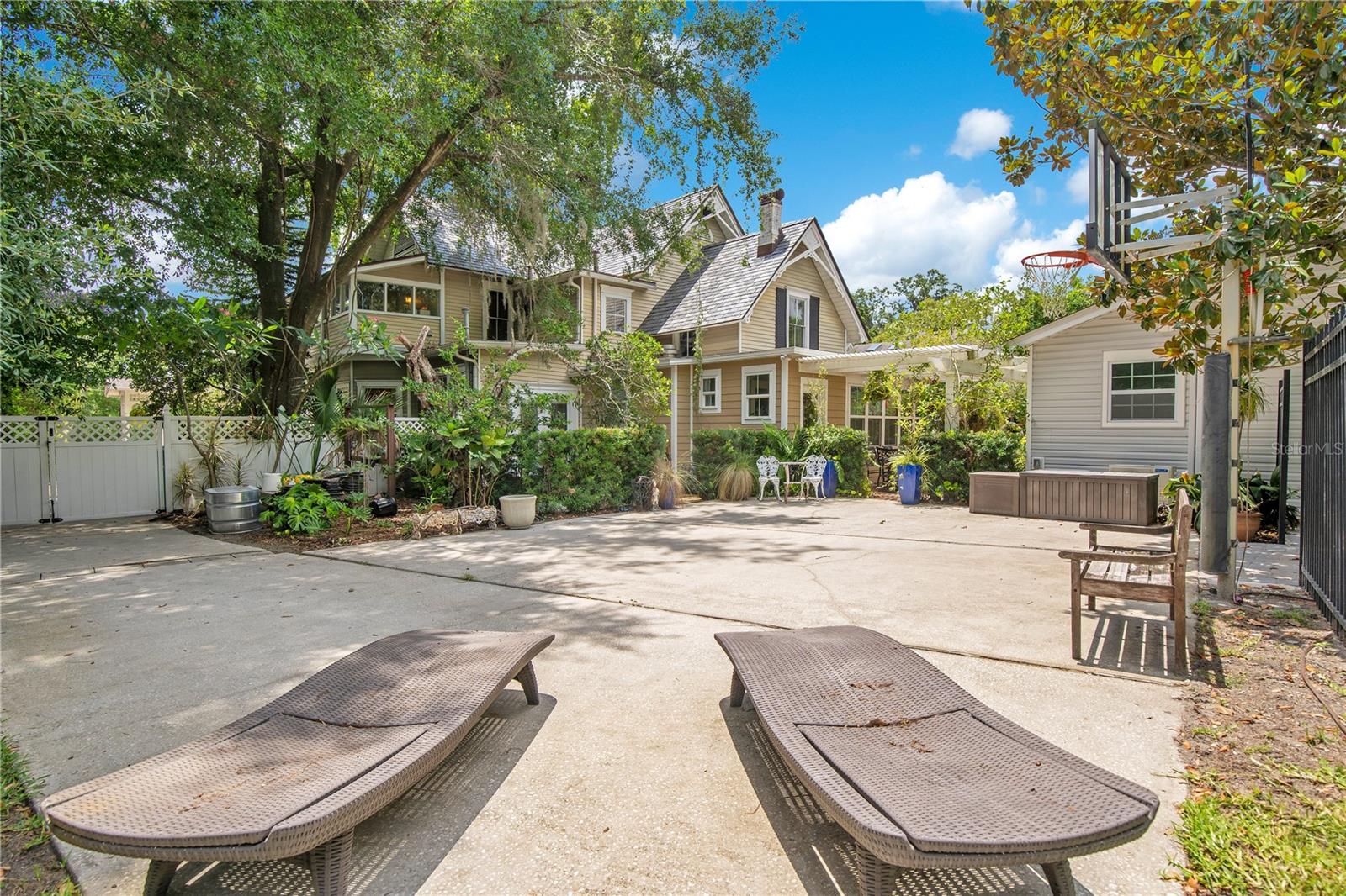 614 Lk Ave ORLANDO, FL 32801