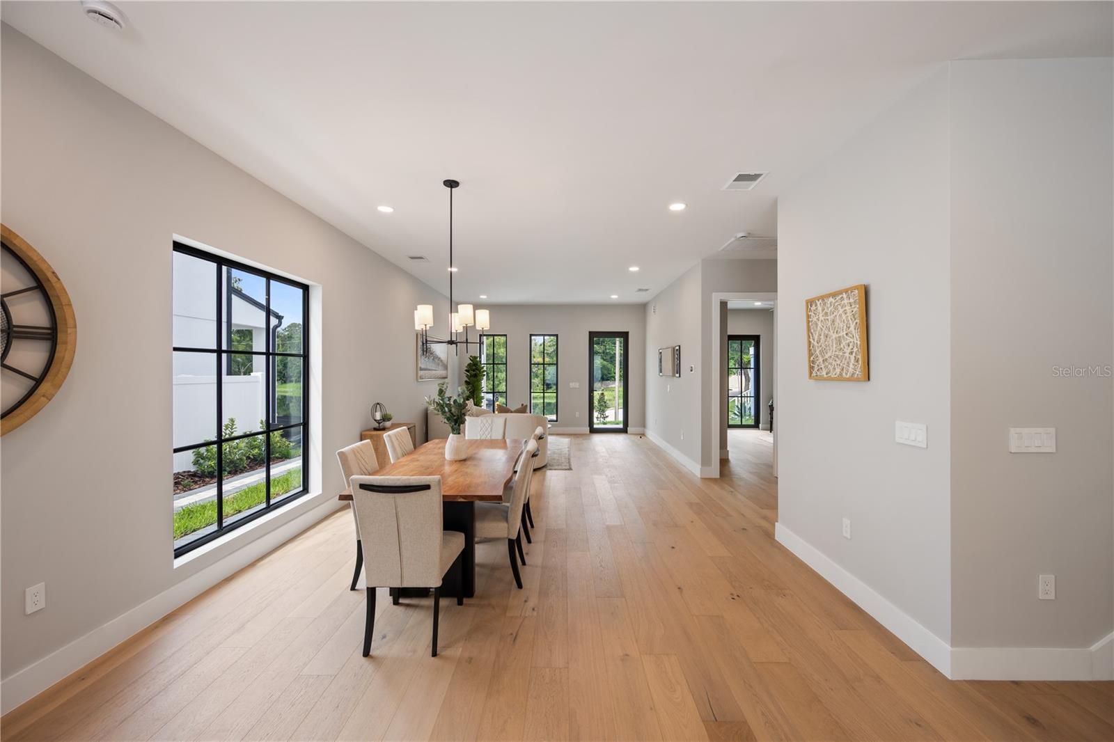 917 Lk EMERALD Dr ORLANDO, FL 32806