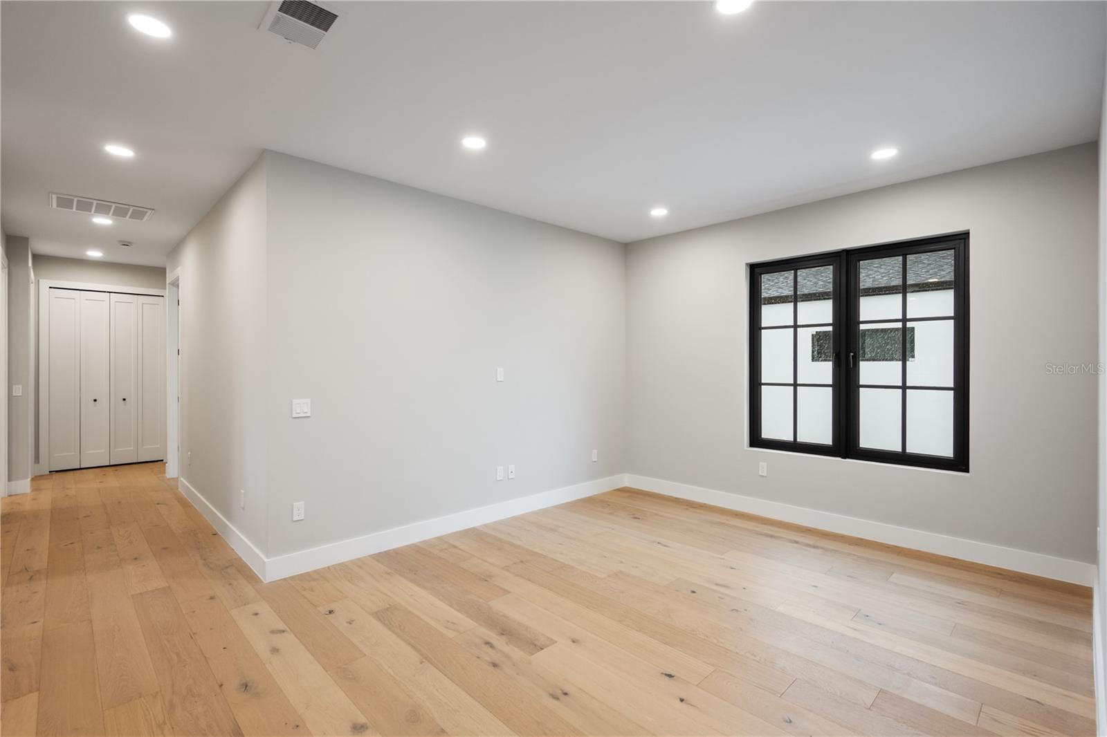 917 Lk EMERALD Dr ORLANDO, FL 32806