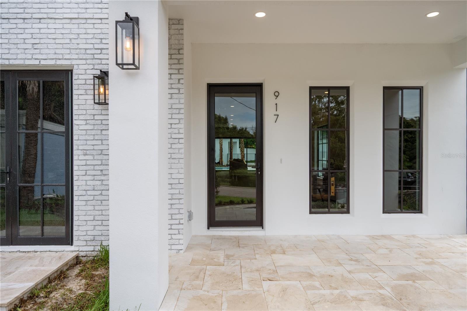 917 Lk EMERALD Dr ORLANDO, FL 32806