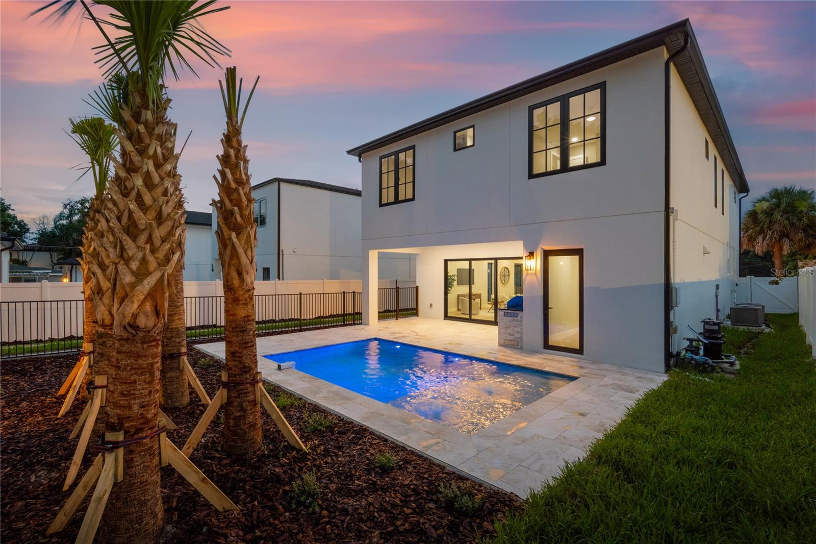 917 Lk EMERALD Dr ORLANDO, FL 32806