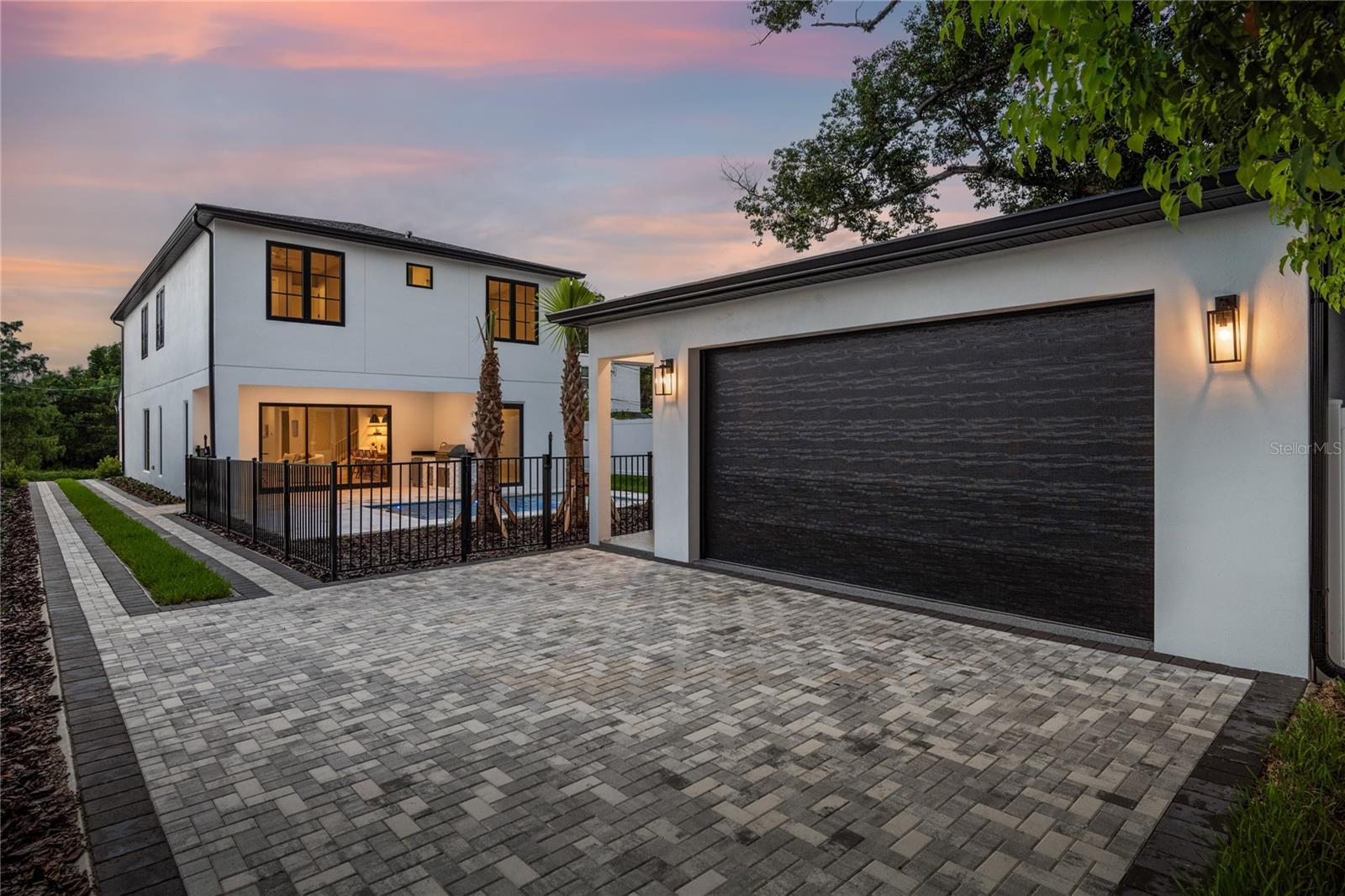 917 Lk EMERALD Dr ORLANDO, FL 32806