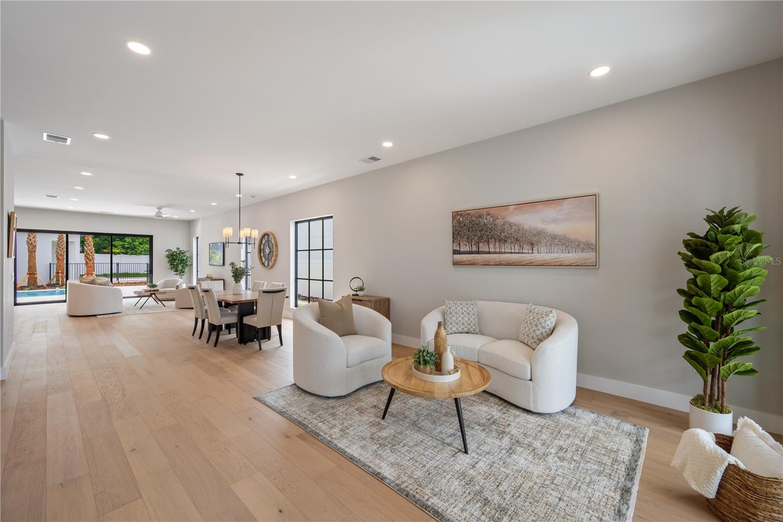 917 Lk EMERALD Dr ORLANDO, FL 32806