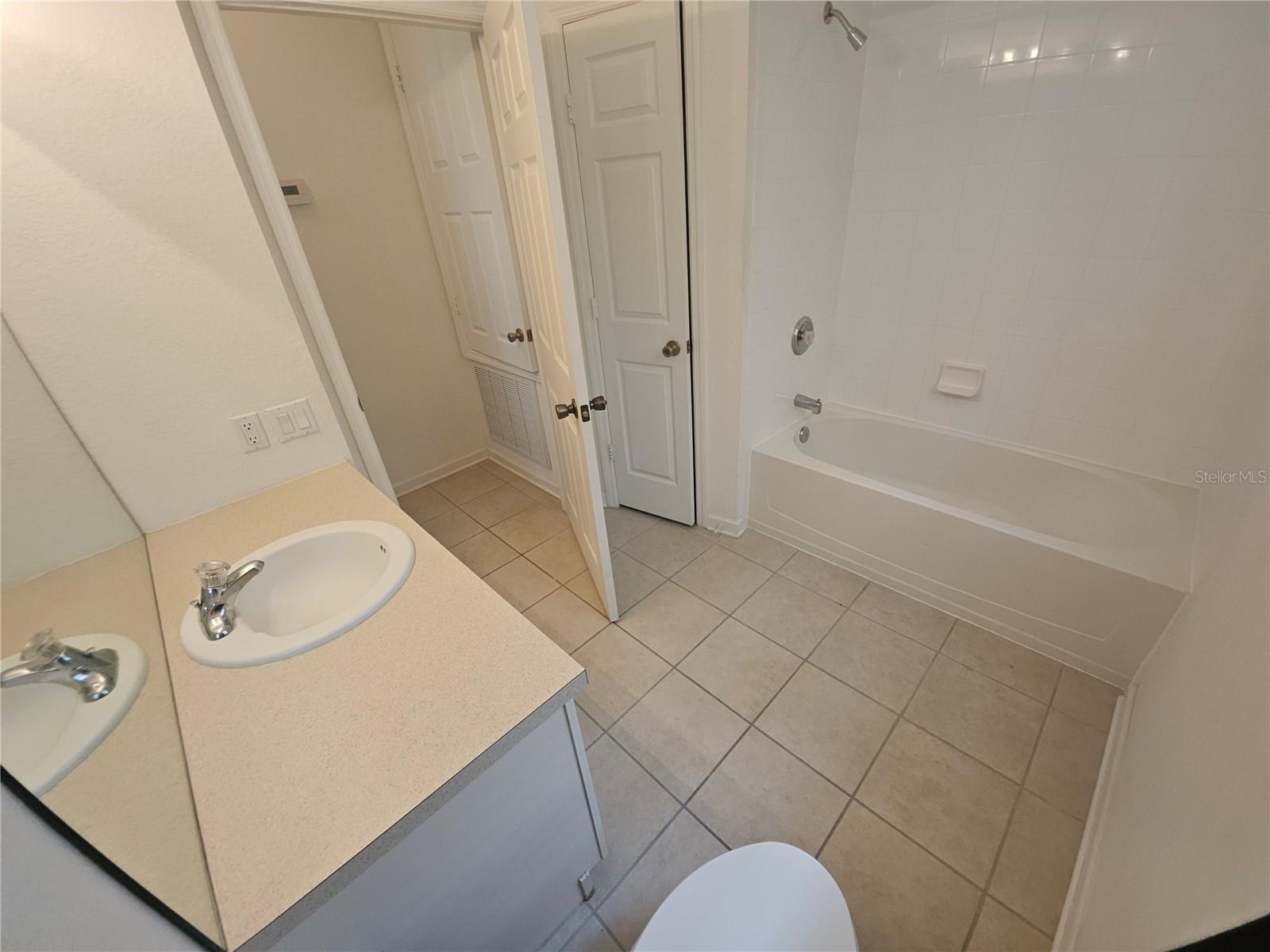 2619 DINVILLE St KISSIMMEE, FL 34747