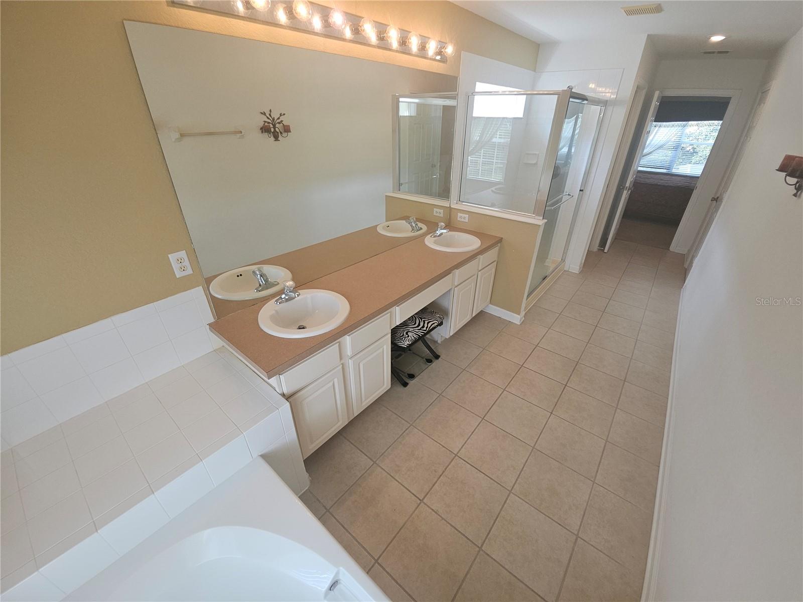 2619 DINVILLE St KISSIMMEE, FL 34747