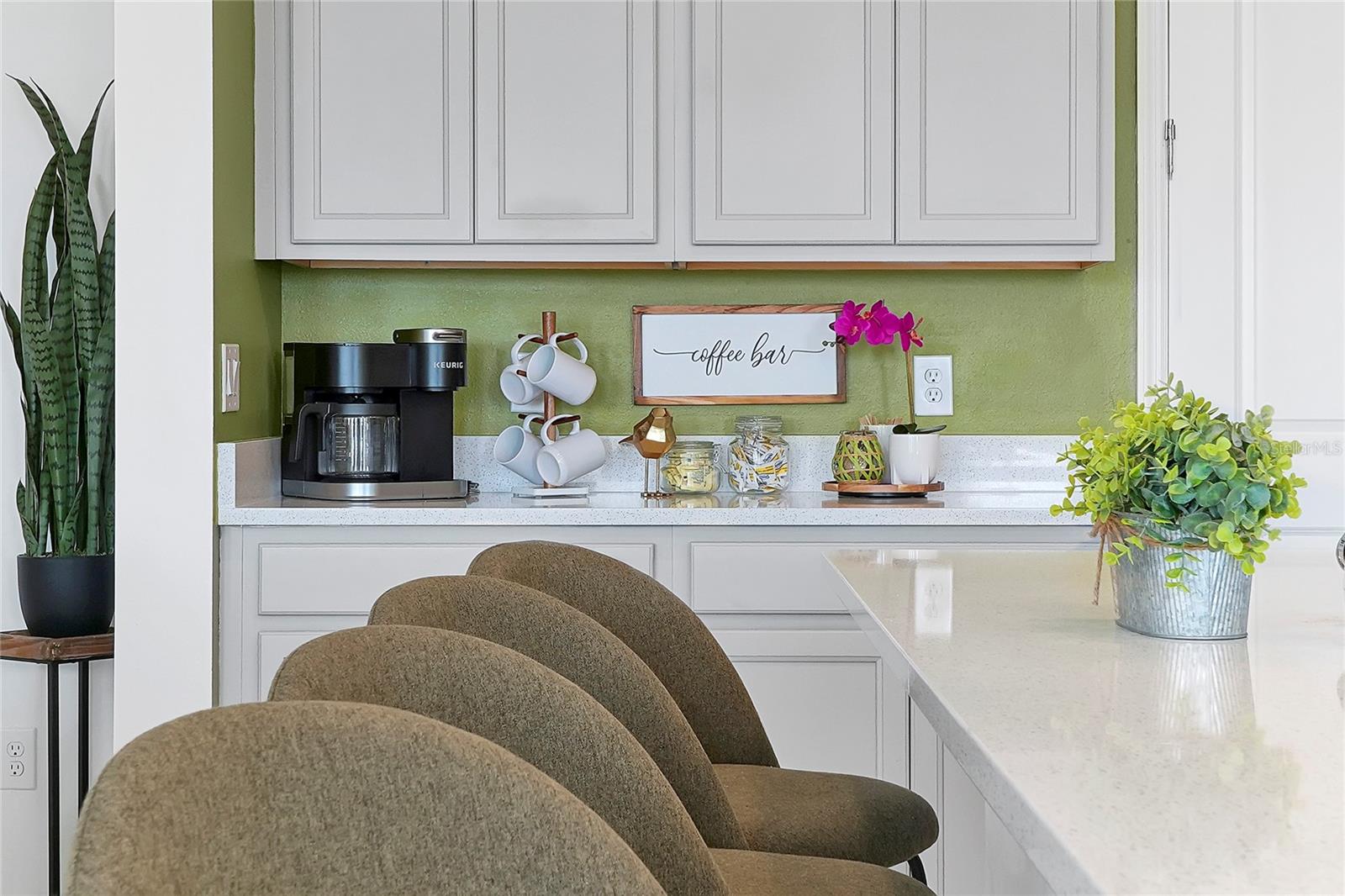 1784 SANIBEL Dr DAVENPORT, FL 33896