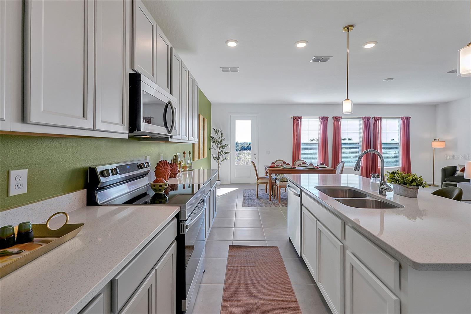 1784 SANIBEL Dr DAVENPORT, FL 33896