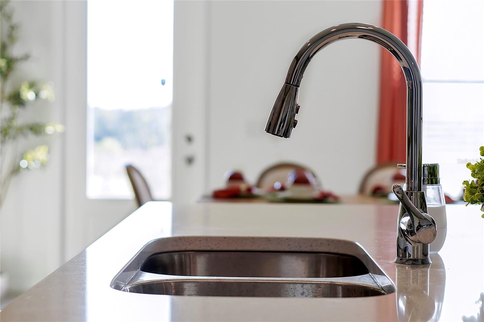 1784 SANIBEL Dr DAVENPORT, FL 33896