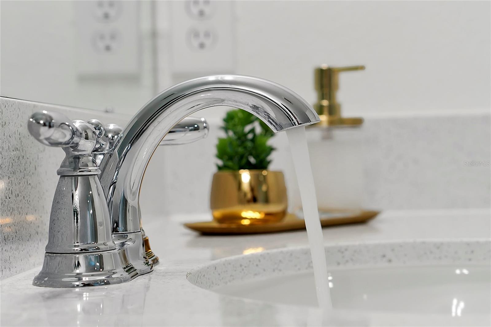 1784 SANIBEL Dr DAVENPORT, FL 33896