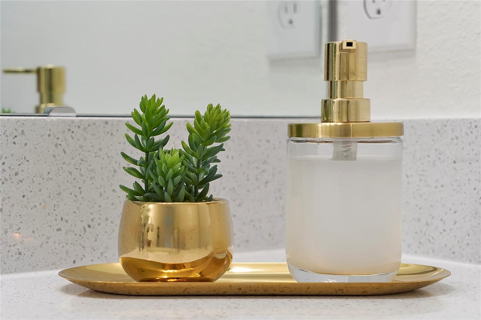 1784 SANIBEL Dr DAVENPORT, FL 33896