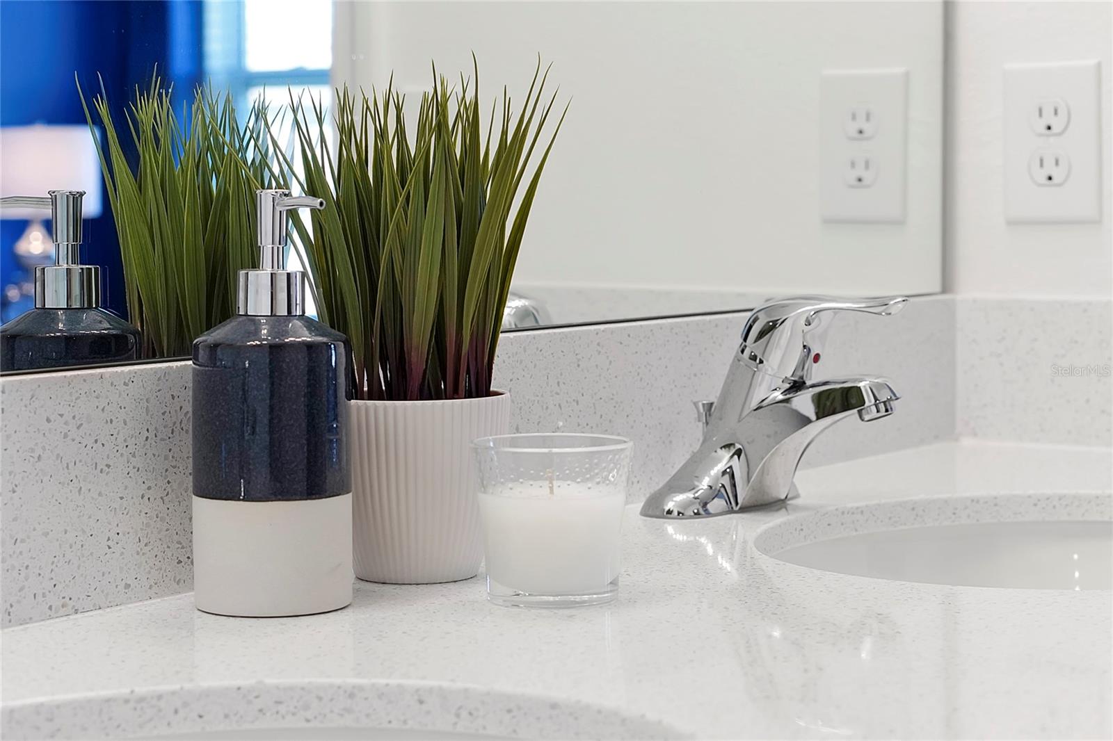 1784 SANIBEL Dr DAVENPORT, FL 33896