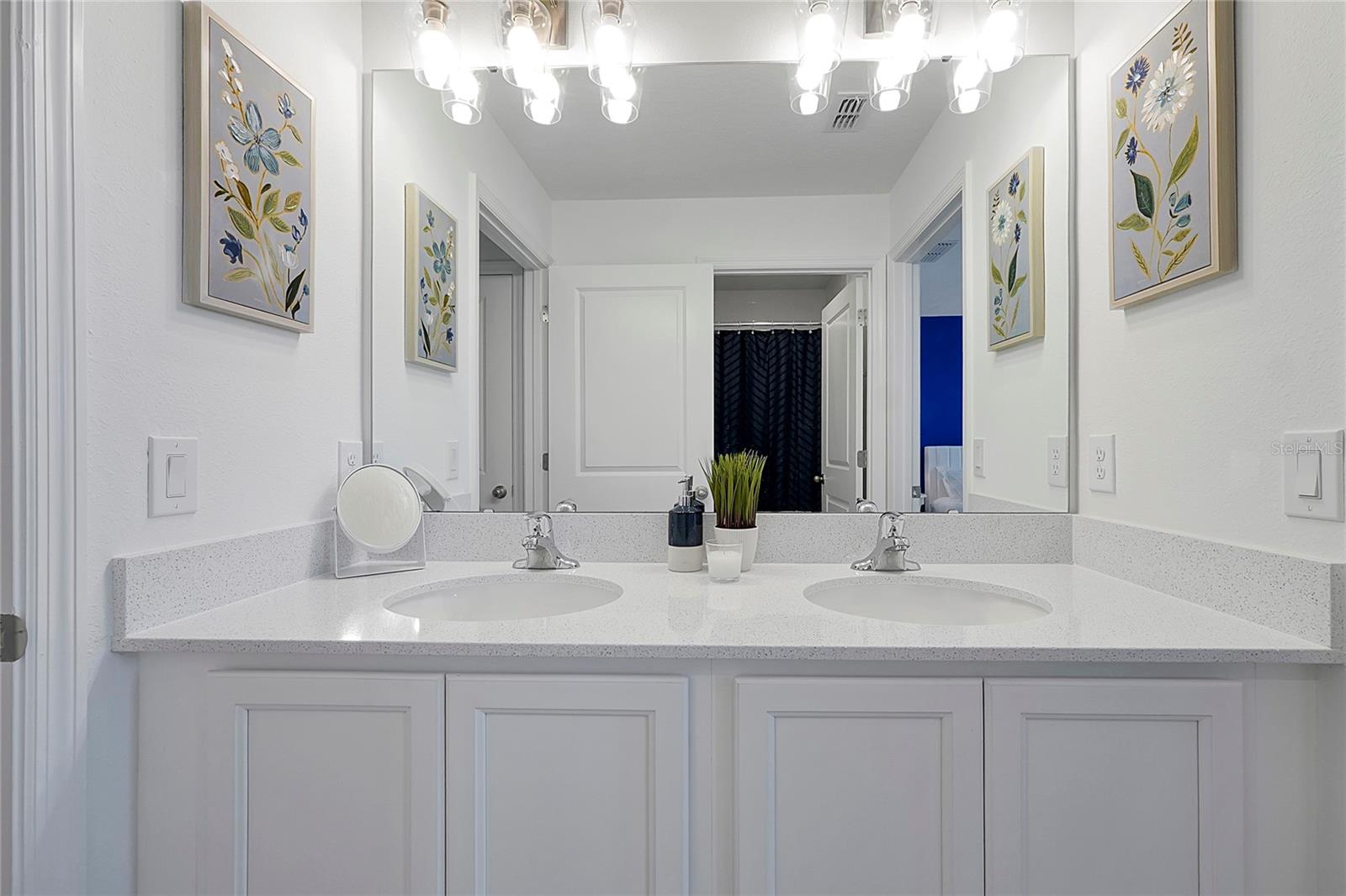 1784 SANIBEL Dr DAVENPORT, FL 33896