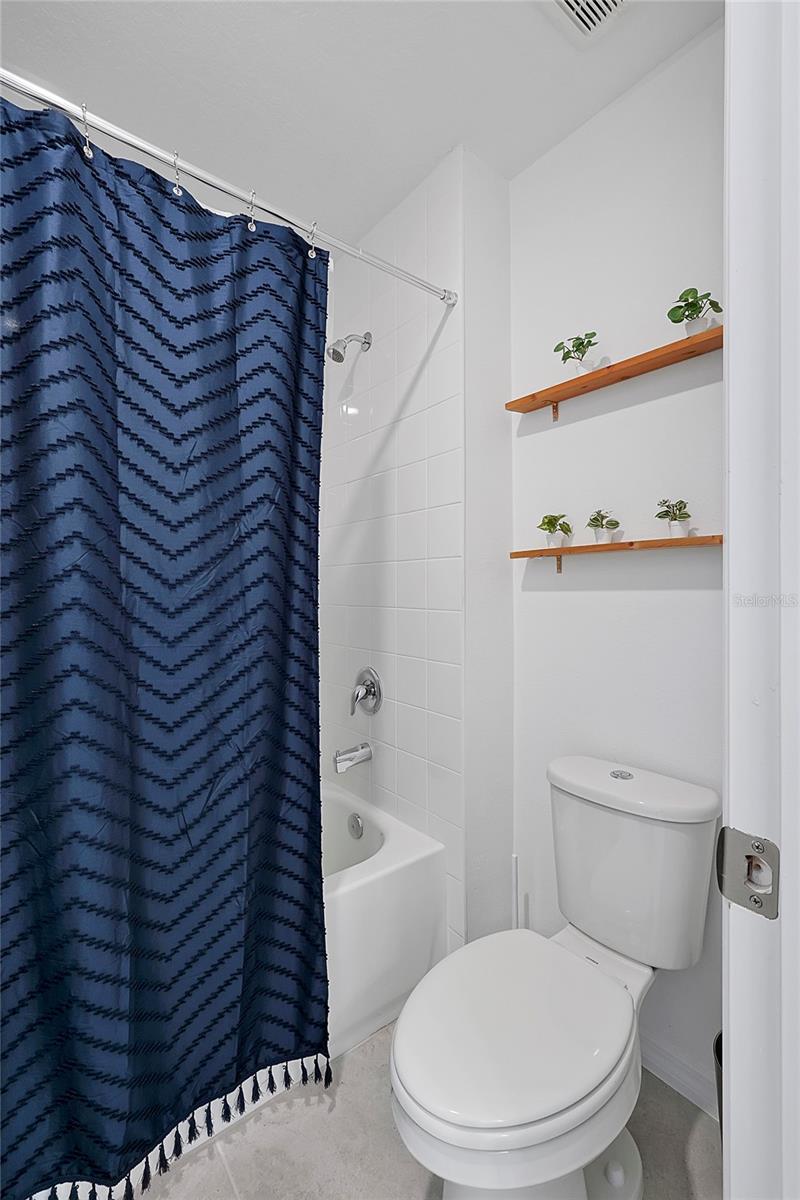 1784 SANIBEL Dr DAVENPORT, FL 33896