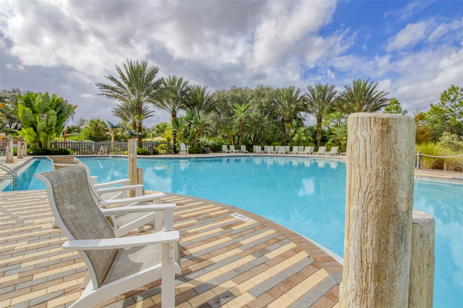 1784 SANIBEL Dr DAVENPORT, FL 33896