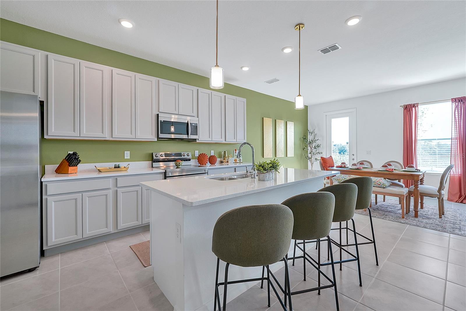 1784 SANIBEL Dr DAVENPORT, FL 33896