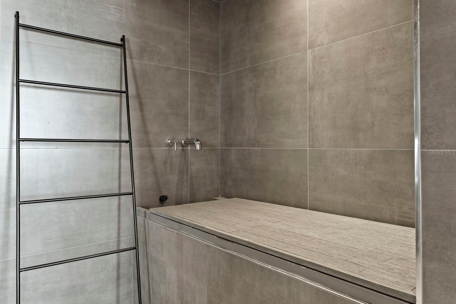 100 1ST Ave #3905 ST PETERSBURG, FL 33701