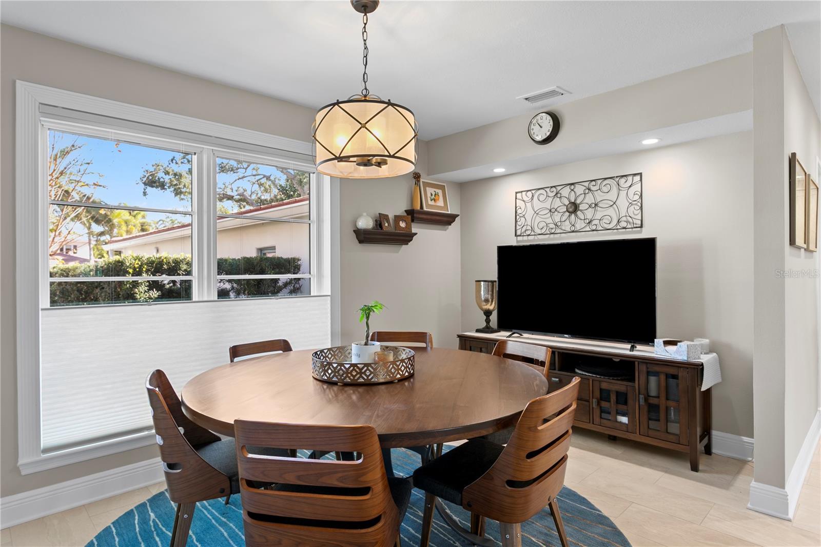 1237 BRIGHTWATERS Blvd ST PETERSBURG, FL 33704