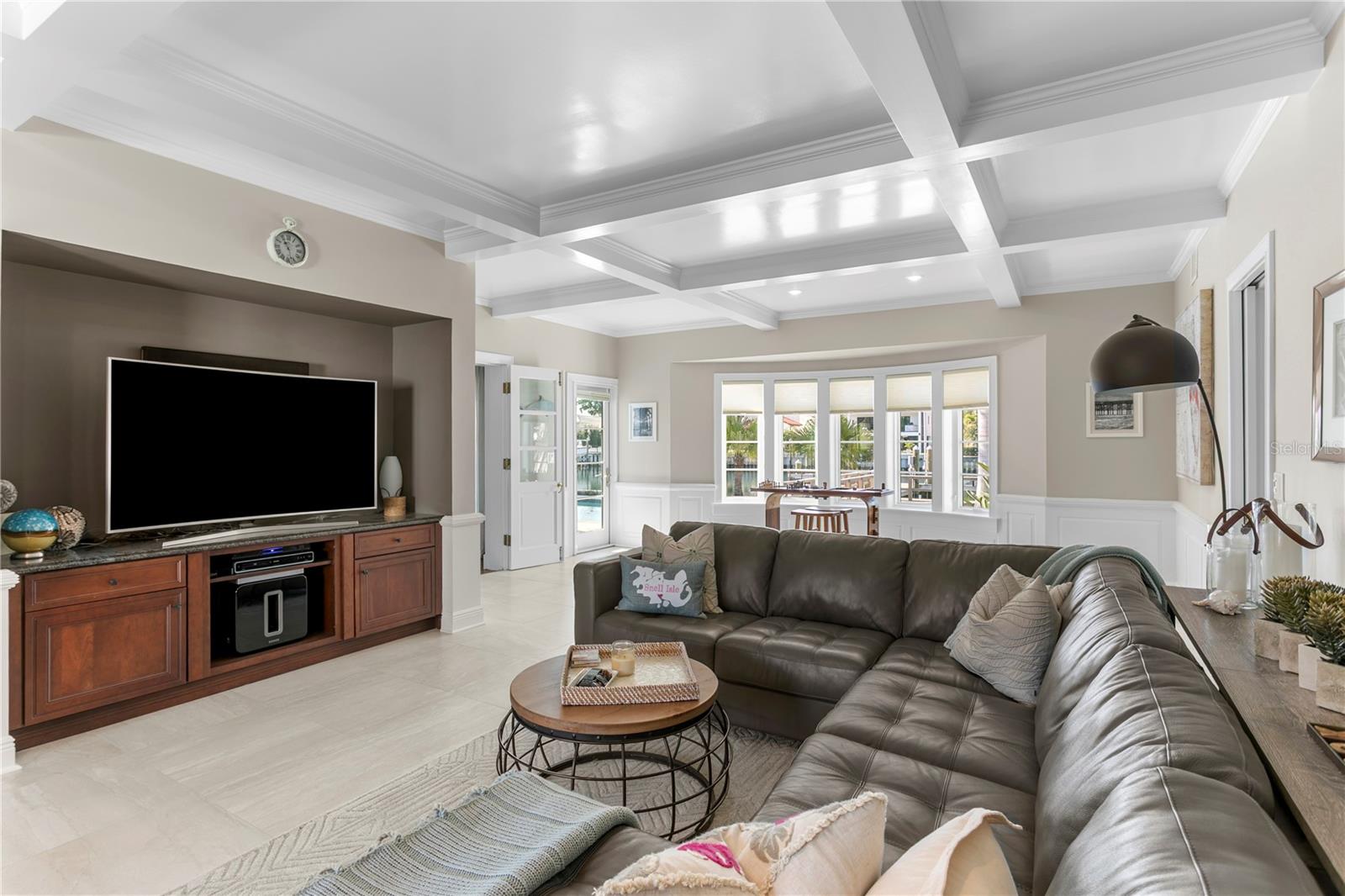 1237 BRIGHTWATERS Blvd ST PETERSBURG, FL 33704