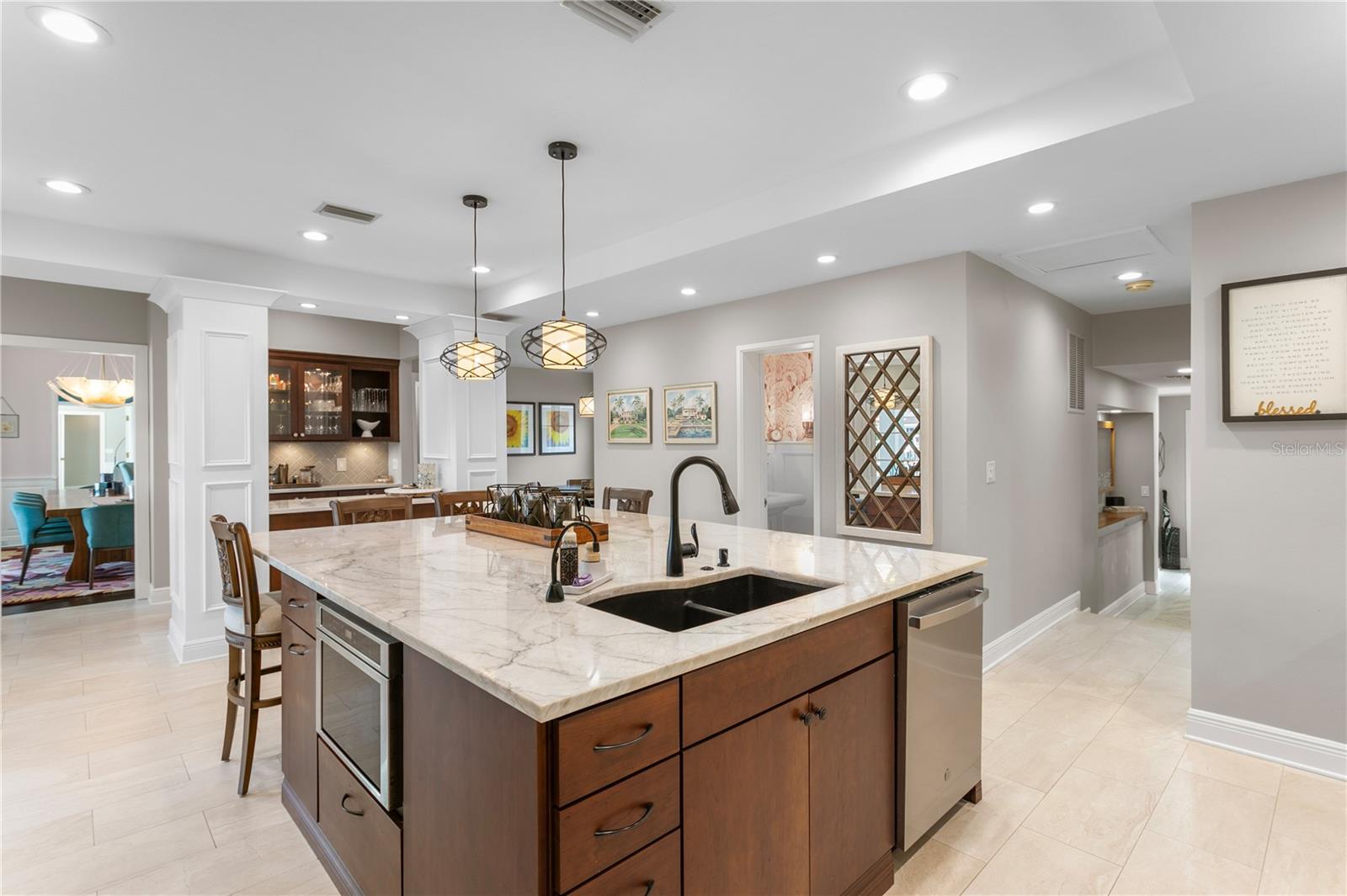 1237 BRIGHTWATERS Blvd ST PETERSBURG, FL 33704