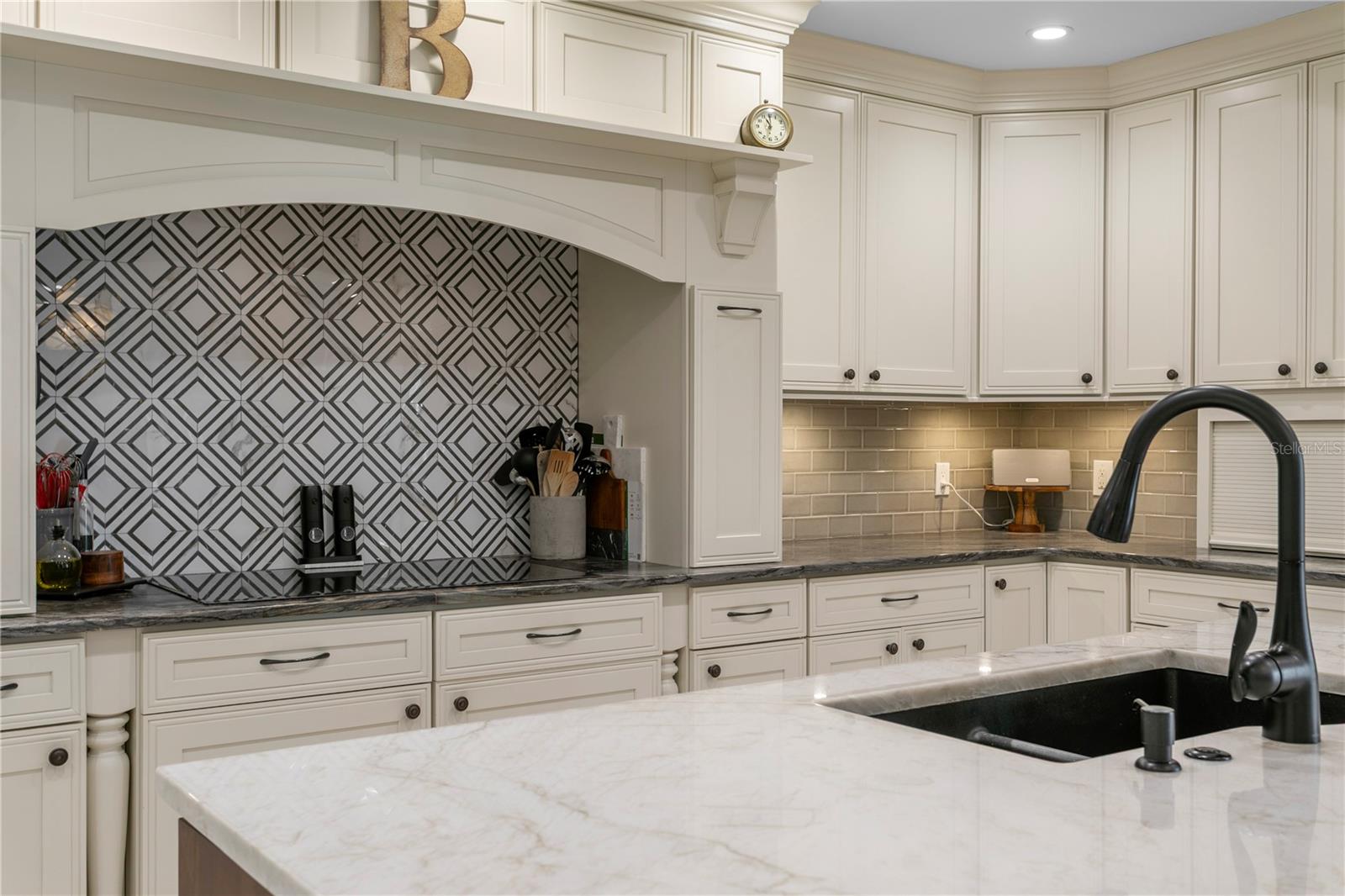 1237 BRIGHTWATERS Blvd ST PETERSBURG, FL 33704