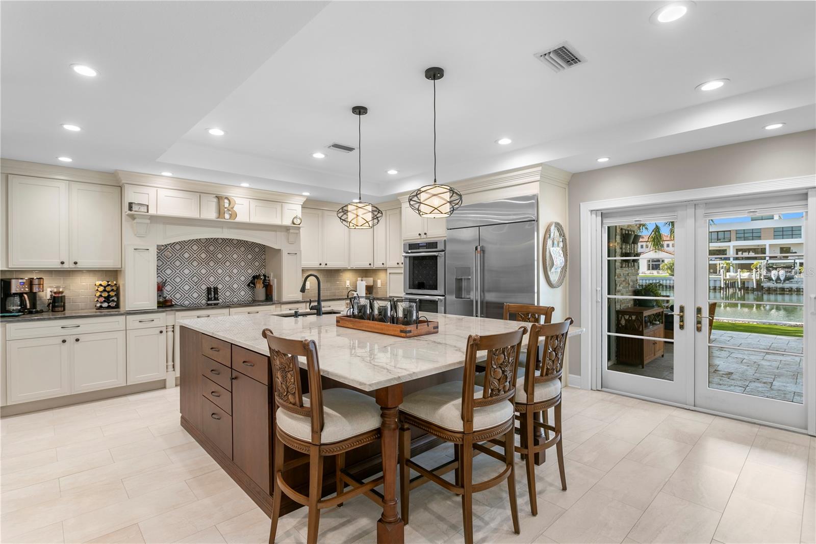 1237 BRIGHTWATERS Blvd ST PETERSBURG, FL 33704