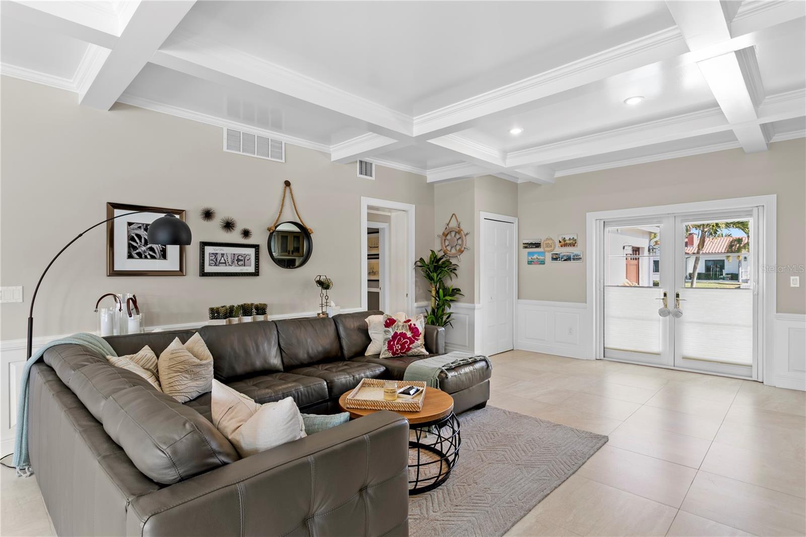 1237 BRIGHTWATERS Blvd ST PETERSBURG, FL 33704