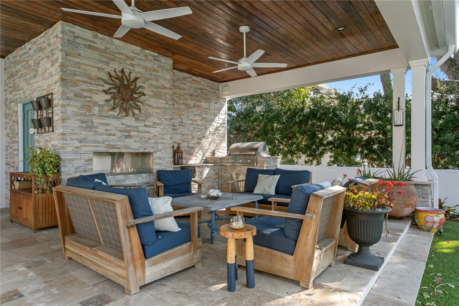 1237 BRIGHTWATERS Blvd ST PETERSBURG, FL 33704