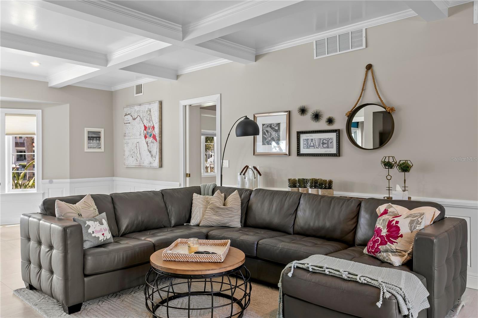 1237 BRIGHTWATERS Blvd ST PETERSBURG, FL 33704