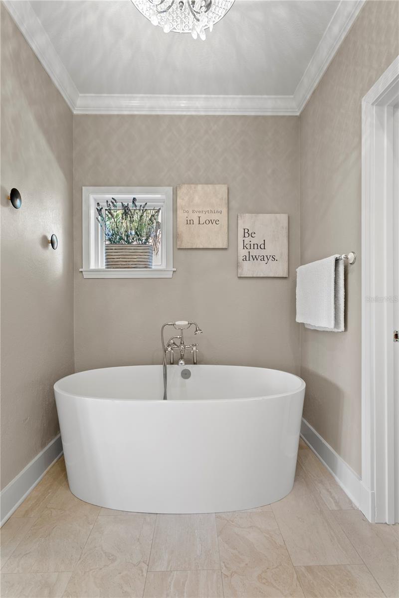 1237 BRIGHTWATERS Blvd ST PETERSBURG, FL 33704