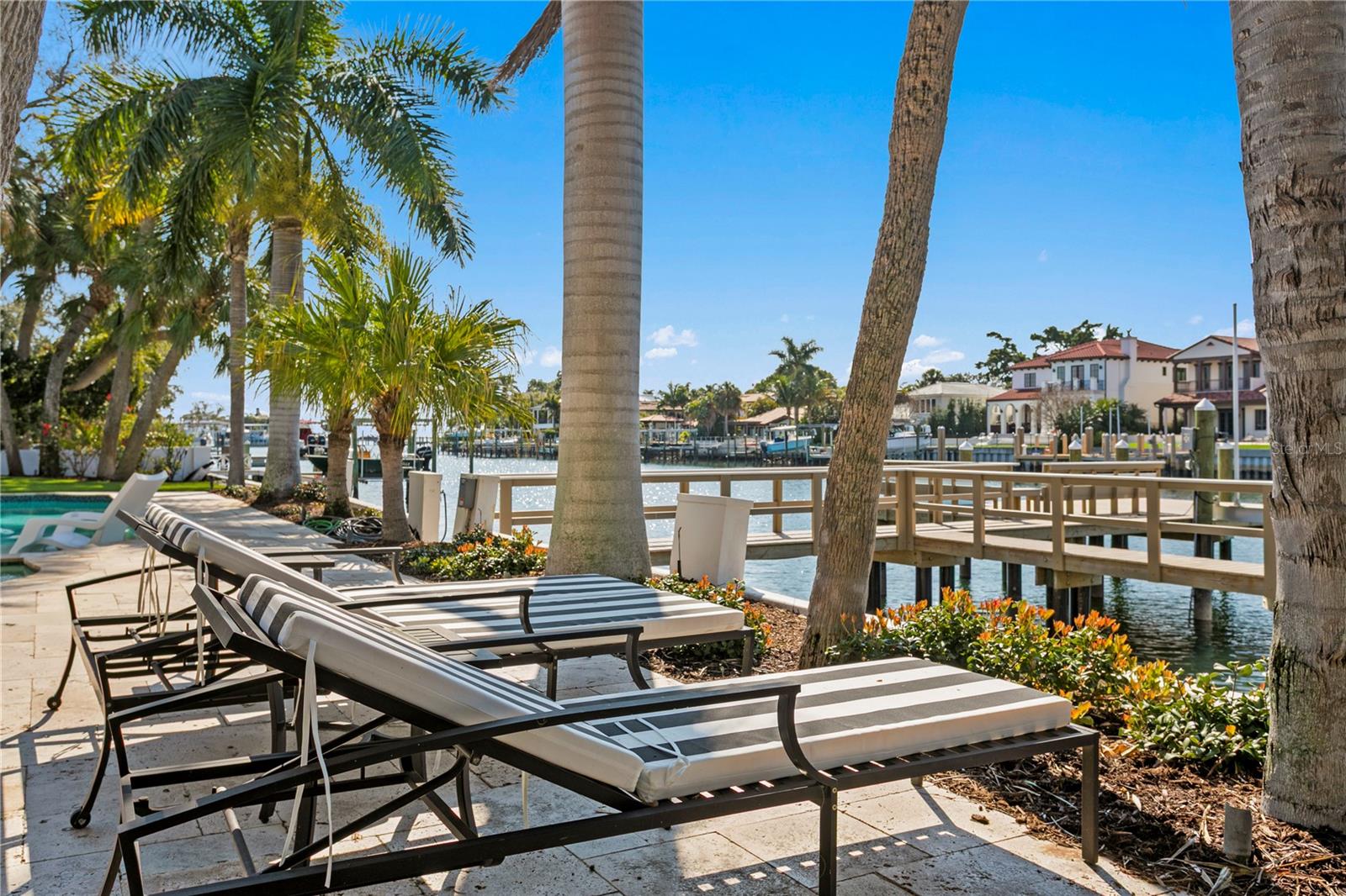 1237 BRIGHTWATERS Blvd ST PETERSBURG, FL 33704