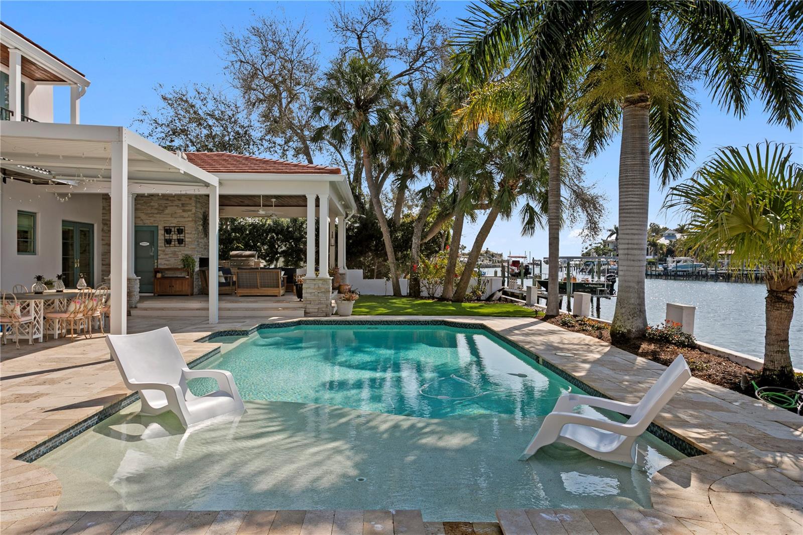 1237 BRIGHTWATERS Blvd ST PETERSBURG, FL 33704