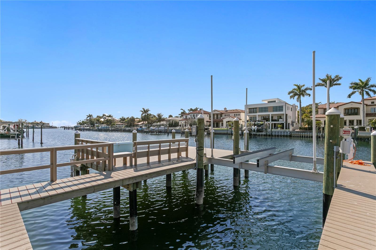 1237 BRIGHTWATERS Blvd ST PETERSBURG, FL 33704