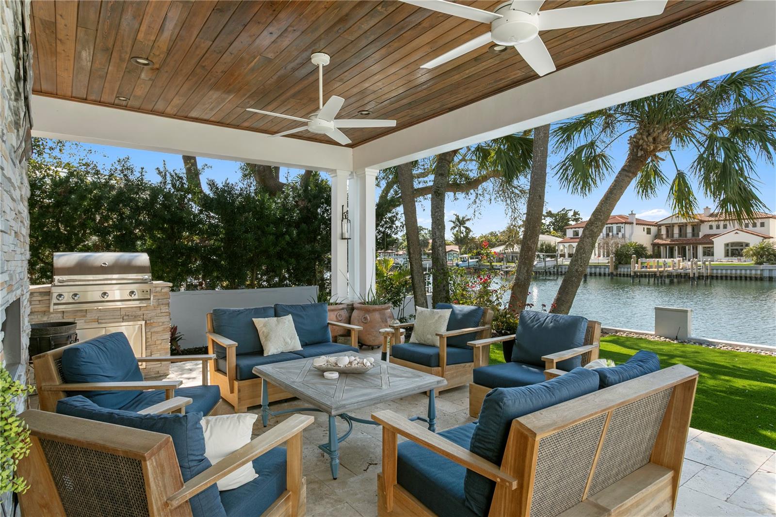 1237 BRIGHTWATERS Blvd ST PETERSBURG, FL 33704