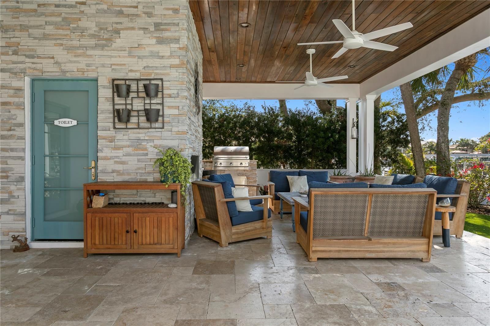 1237 BRIGHTWATERS Blvd ST PETERSBURG, FL 33704