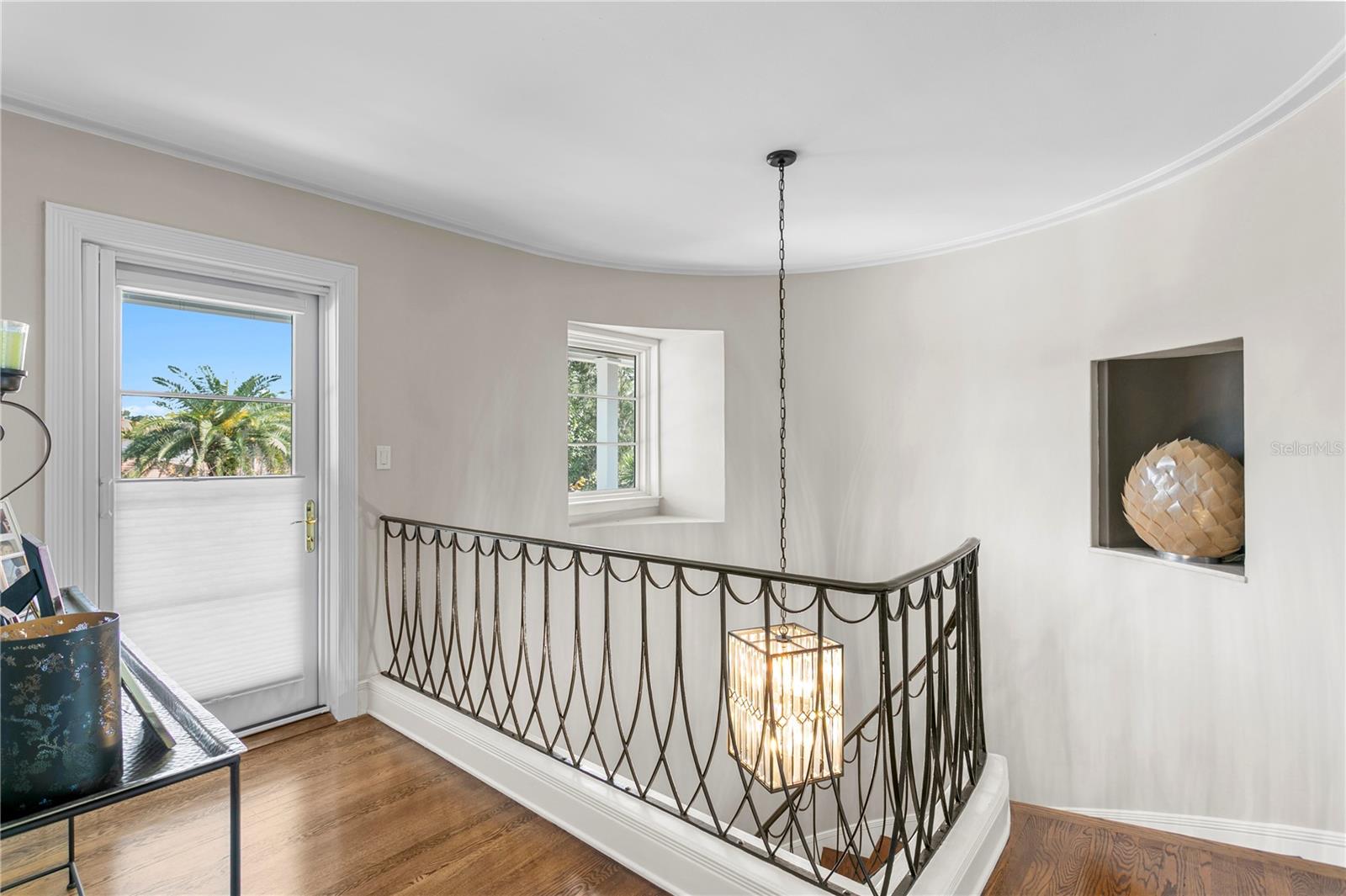 1237 BRIGHTWATERS Blvd ST PETERSBURG, FL 33704