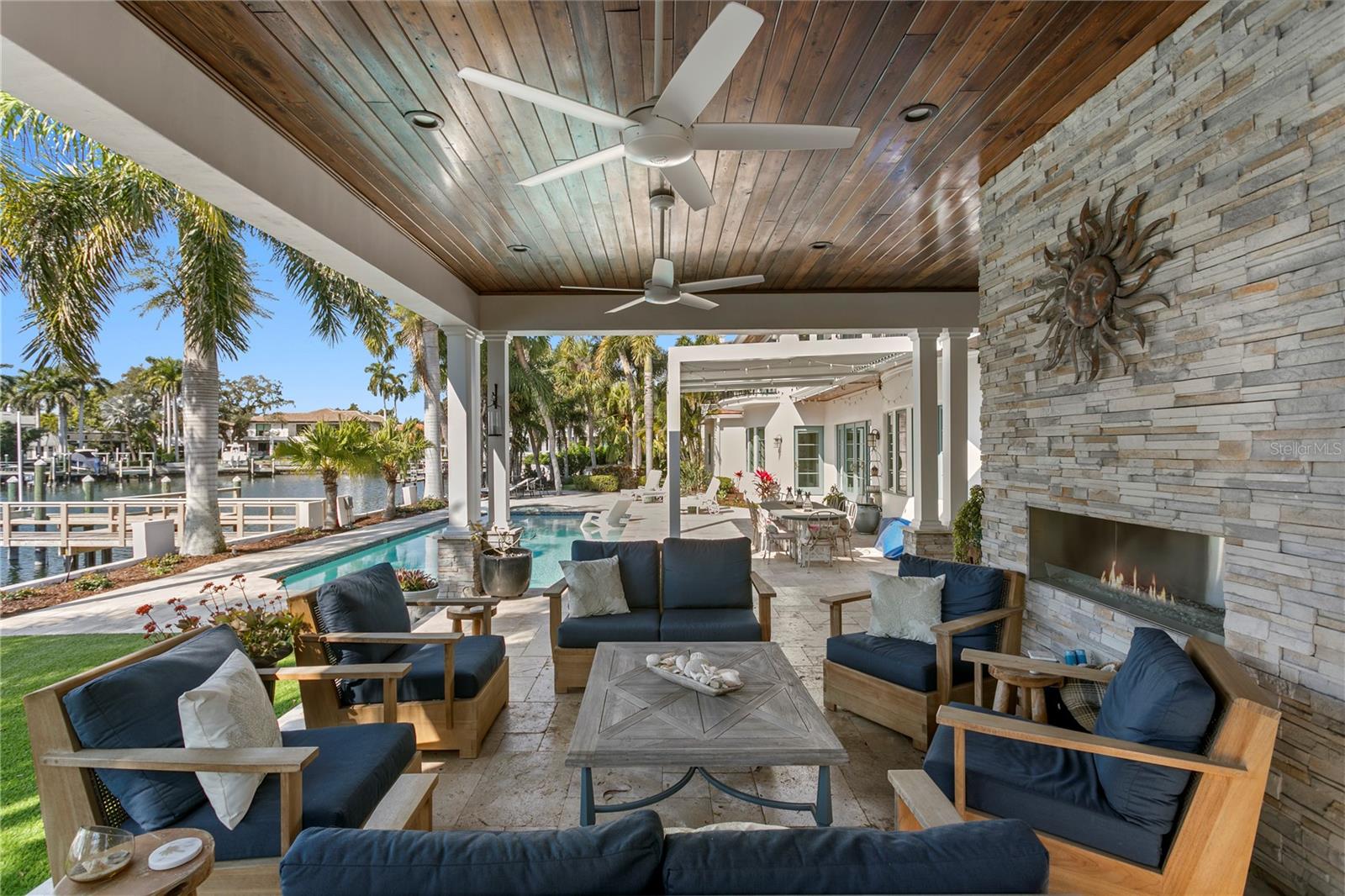 1237 BRIGHTWATERS Blvd ST PETERSBURG, FL 33704