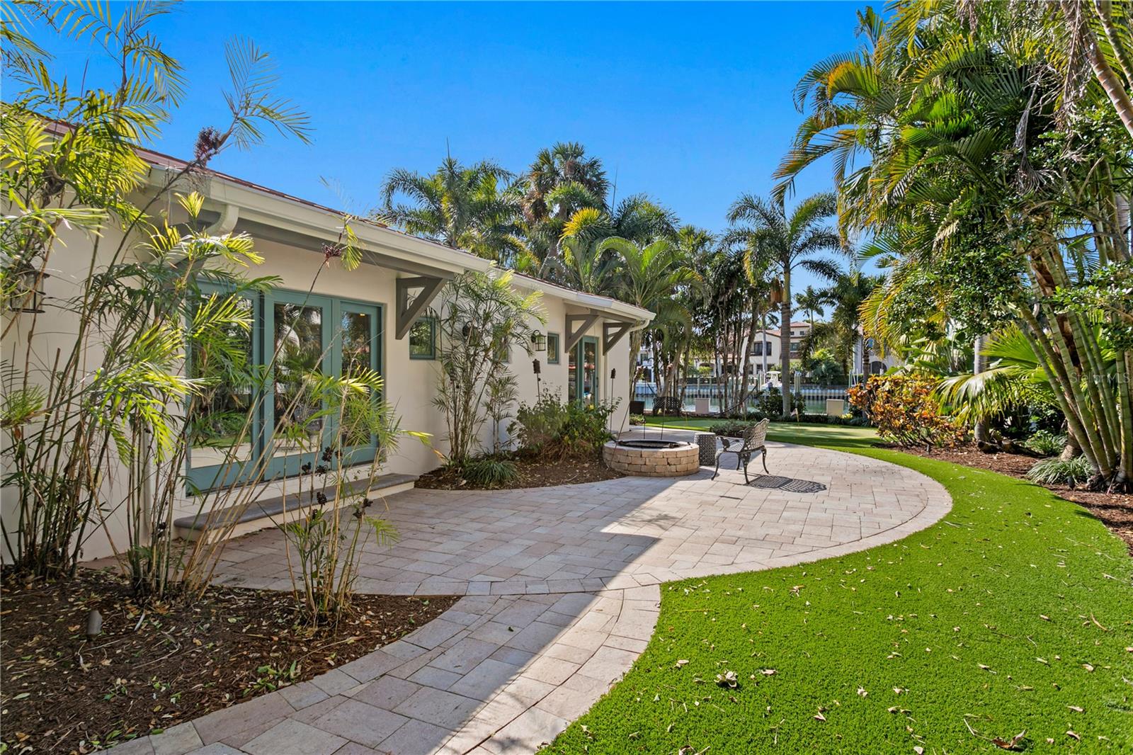 1237 BRIGHTWATERS Blvd ST PETERSBURG, FL 33704