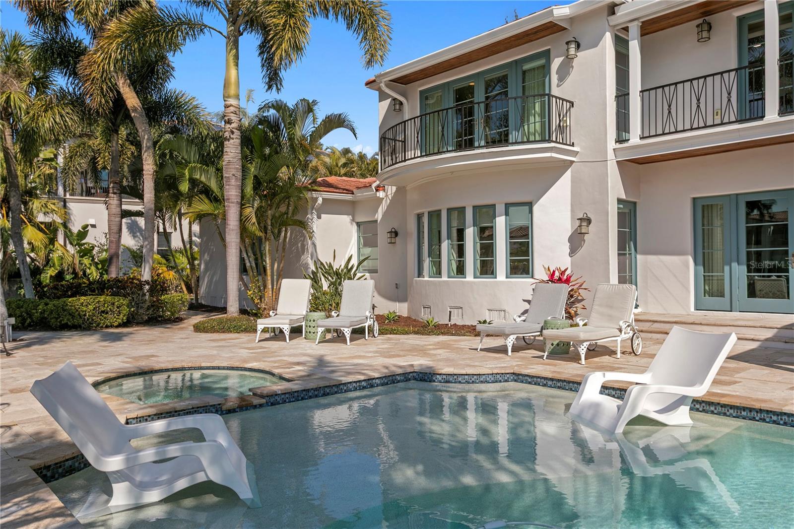 1237 BRIGHTWATERS Blvd ST PETERSBURG, FL 33704