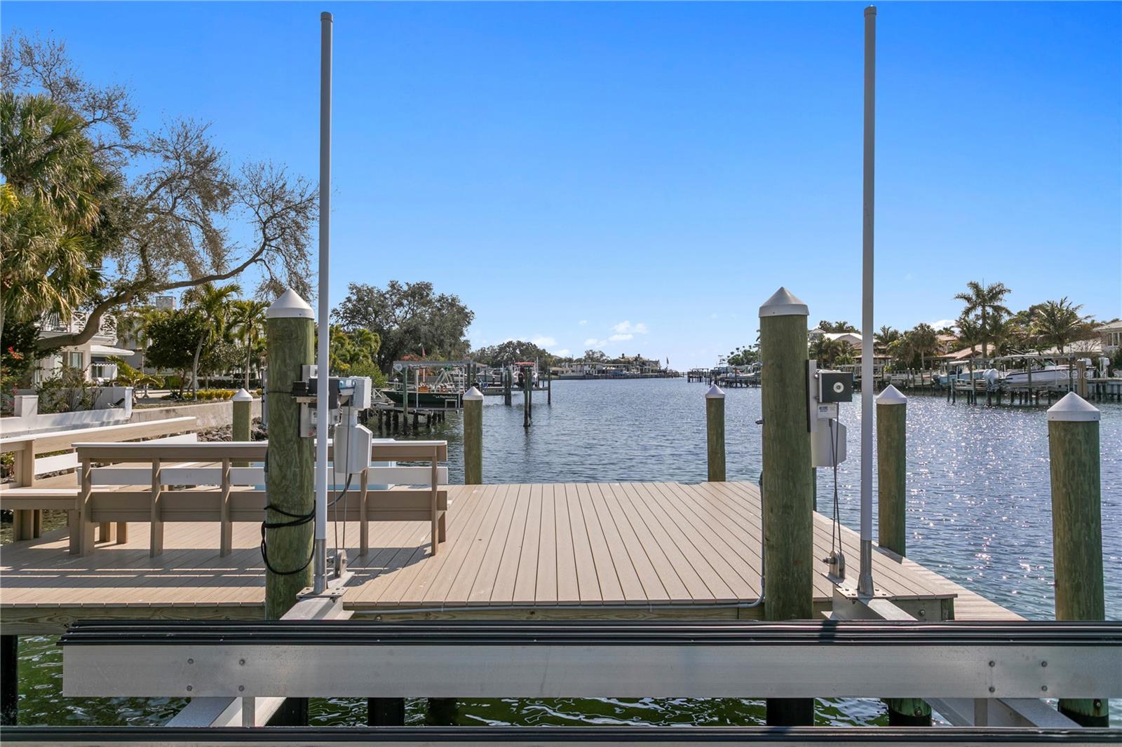 1237 BRIGHTWATERS Blvd ST PETERSBURG, FL 33704