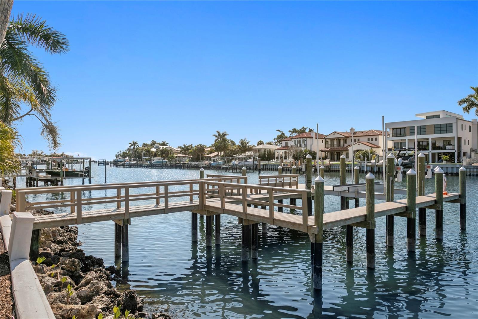 1237 BRIGHTWATERS Blvd ST PETERSBURG, FL 33704