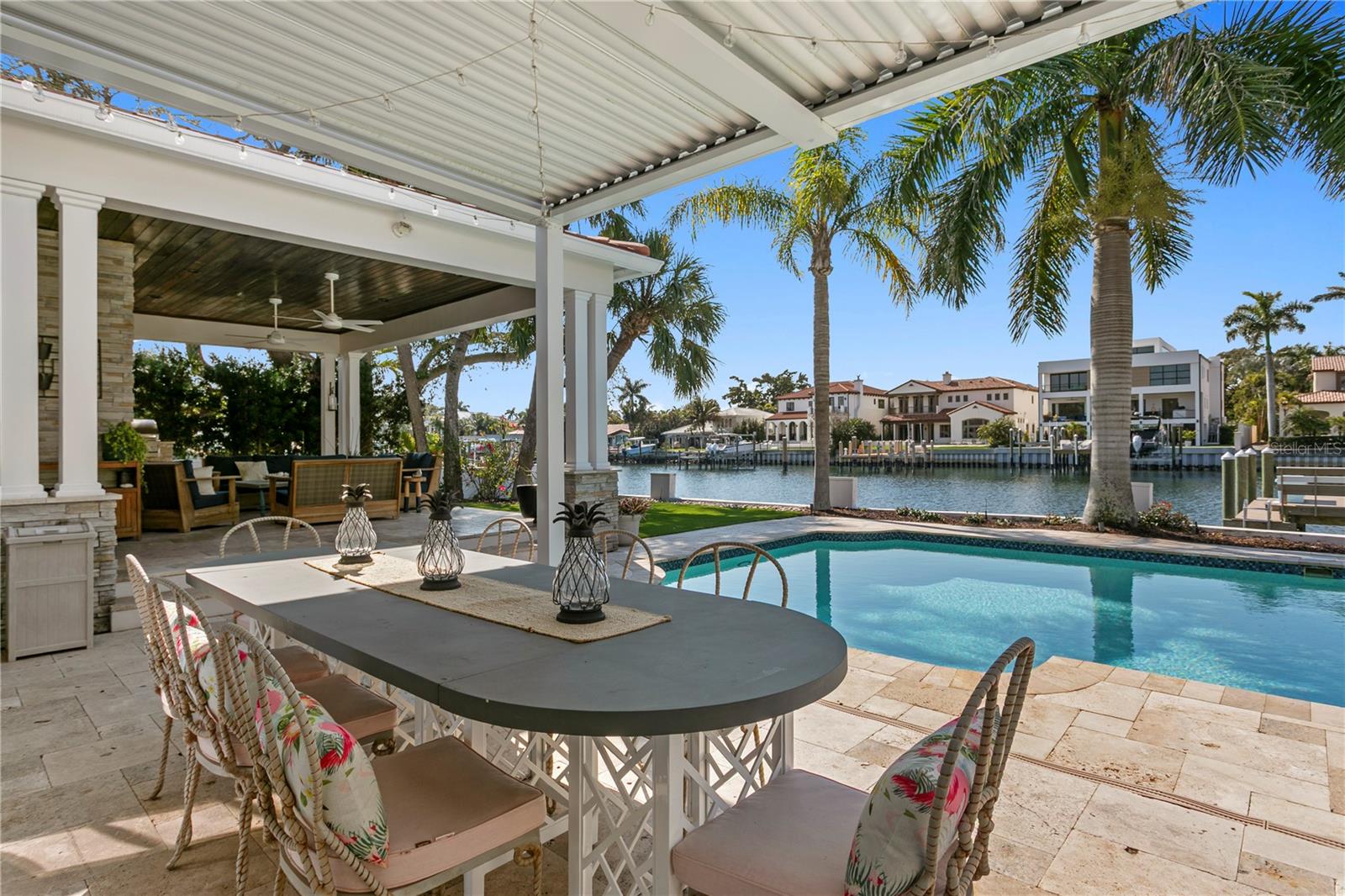 1237 BRIGHTWATERS Blvd ST PETERSBURG, FL 33704