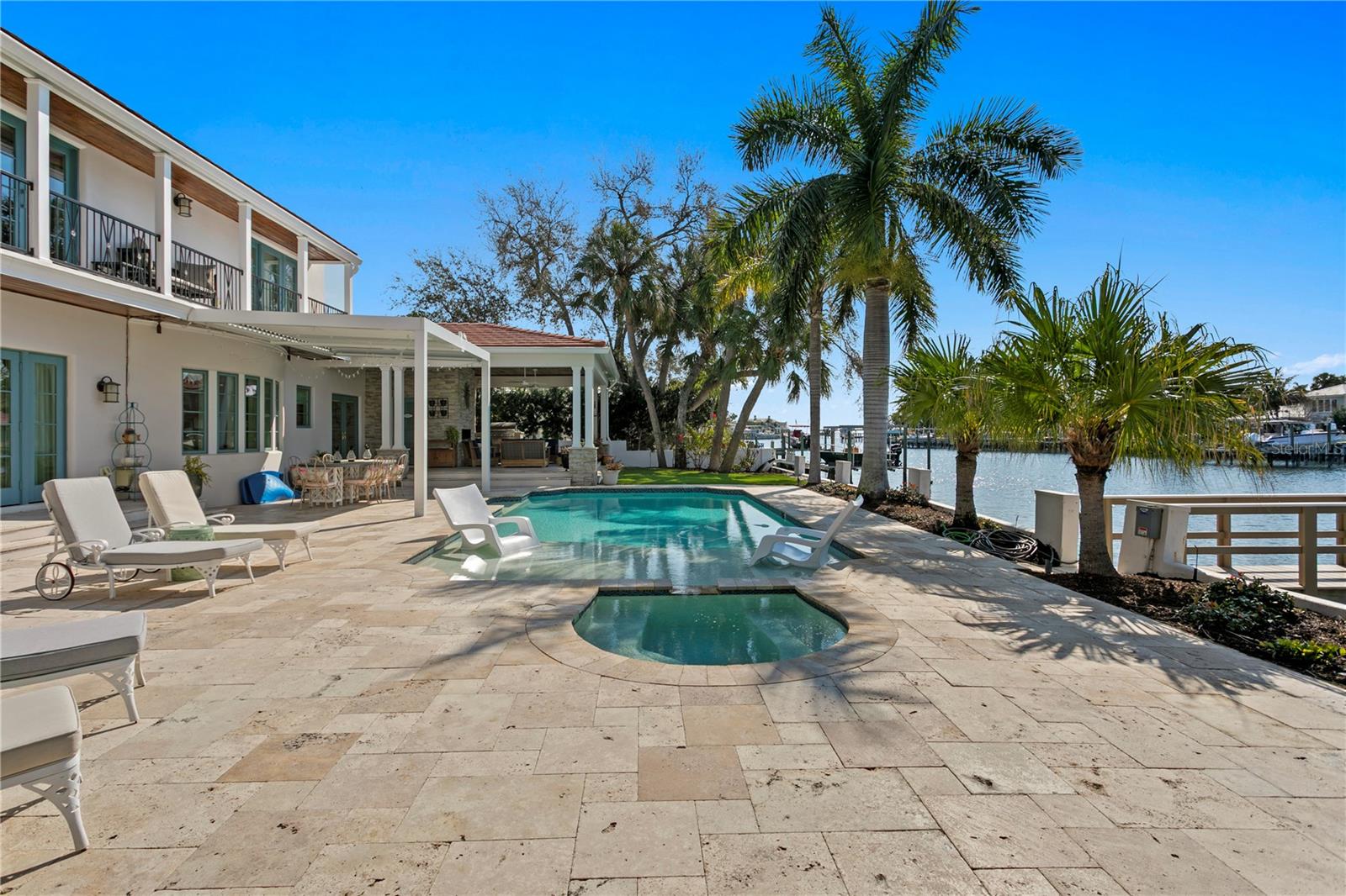 1237 BRIGHTWATERS Blvd ST PETERSBURG, FL 33704