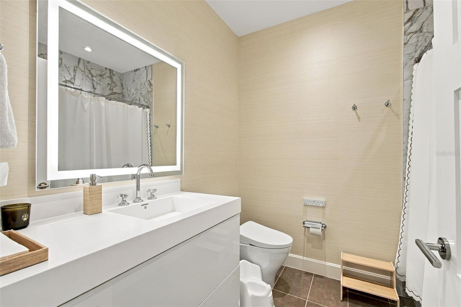 126 4TH Ave #1202 ST PETERSBURG, FL 33701