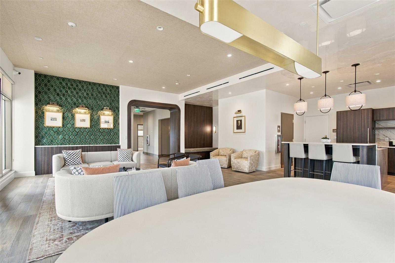 126 4TH Ave #1202 ST PETERSBURG, FL 33701